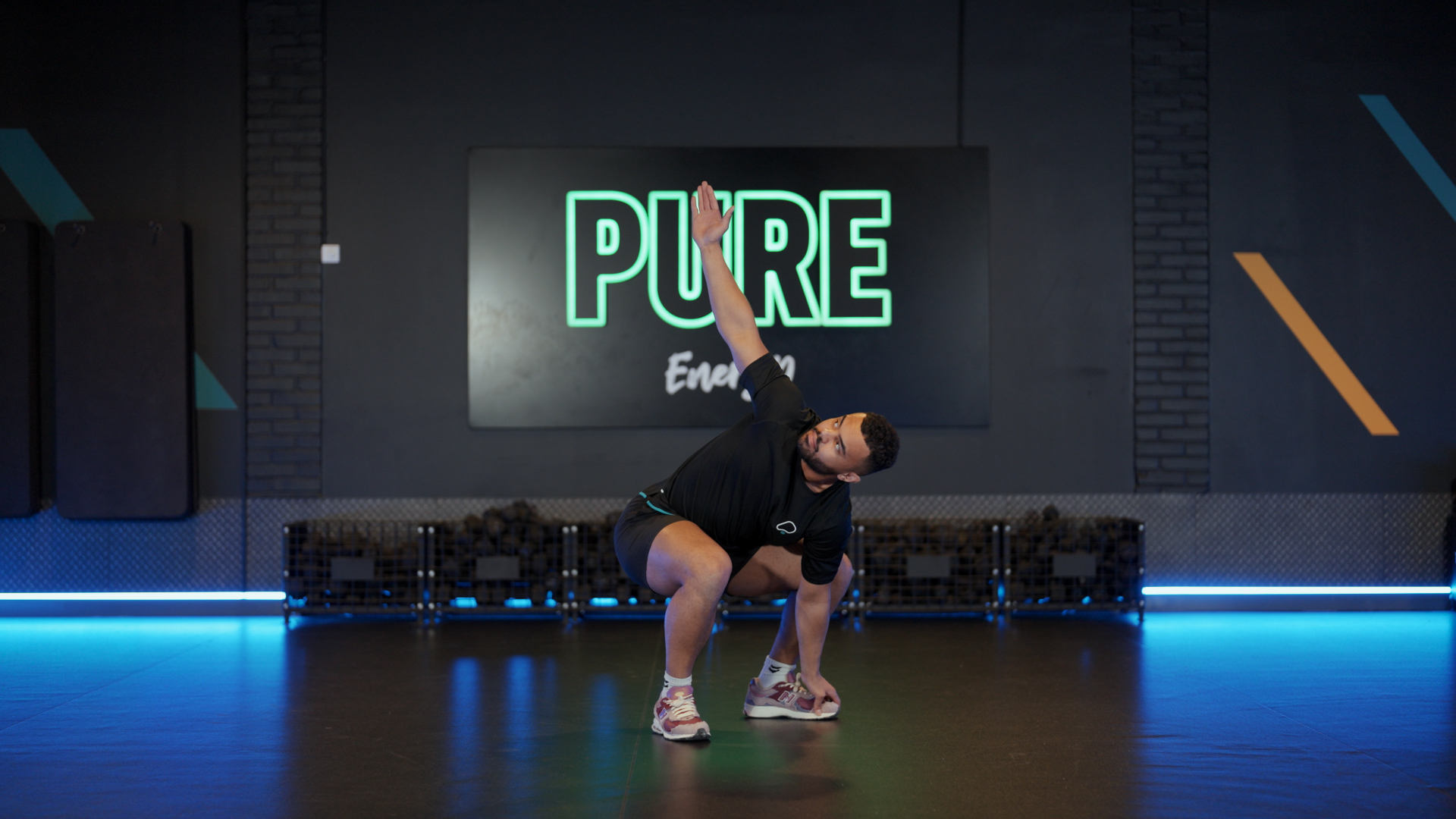 squat-with-reach-f-styr-p-den-dynamiske-velse-hos-puregym